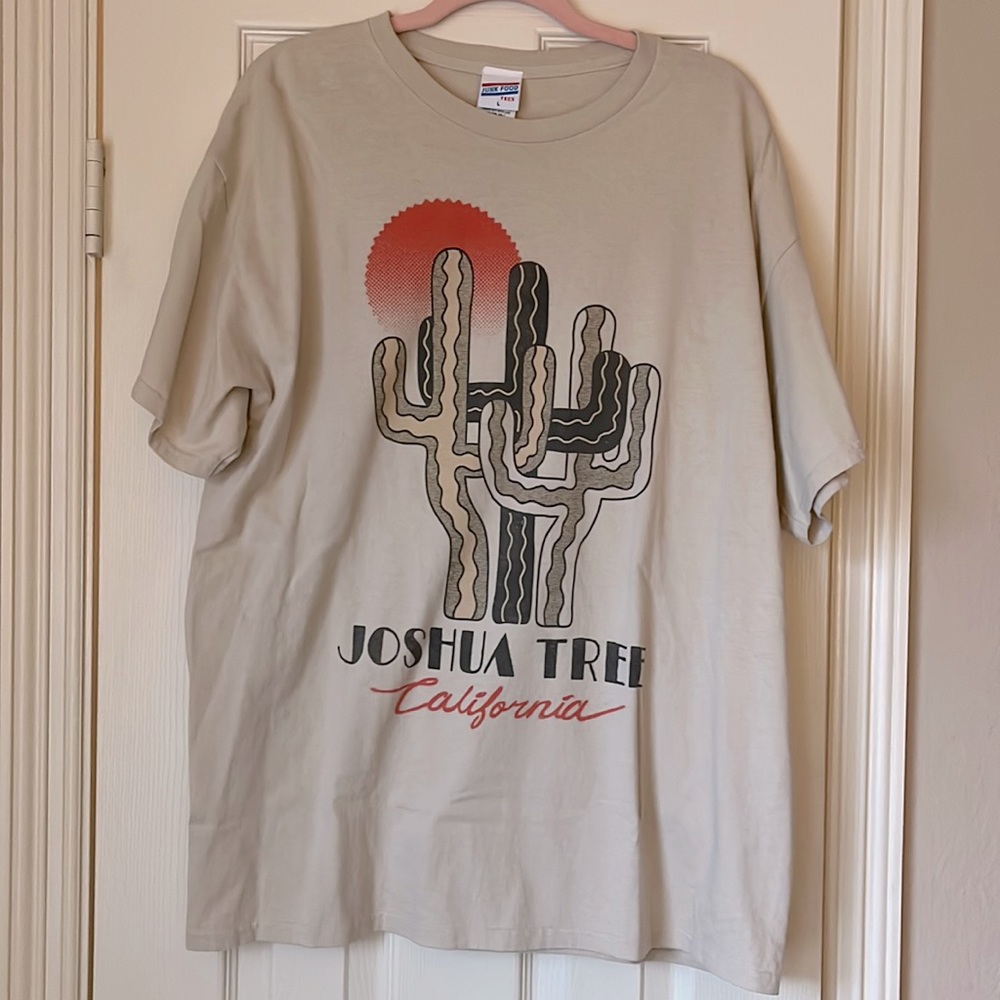 Joshua Tree Graphic Tee